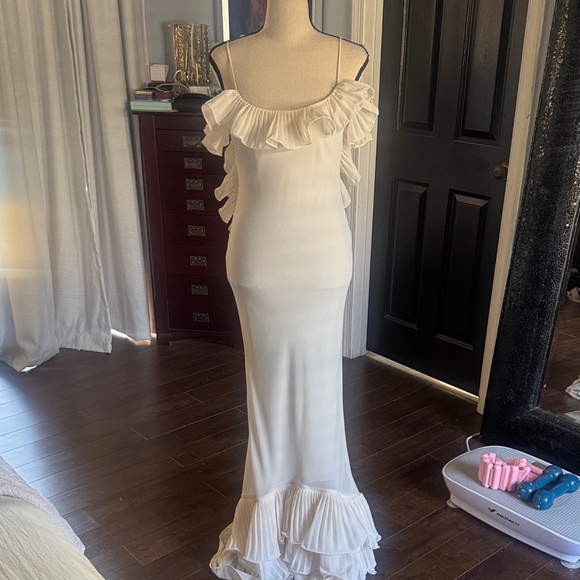 Chic Backless White Ruffled Dress - Picture 4 of 7